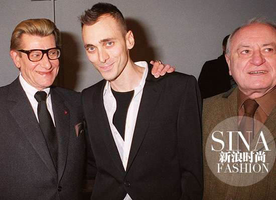 Yves-Saint-Laurent、Hedi-Slimane、Pierre-Bergé在Dior后臺(tái)的合影