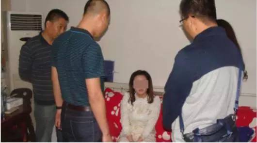 警方抓捕嫌疑人龐某衛(wèi)現(xiàn)場。警方供圖