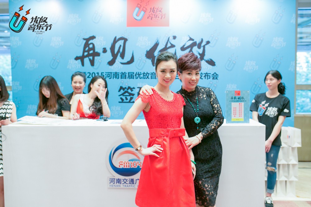 貼心的南方姐姐和美女主播小佩，海洋是不是每天都要流口水呀！