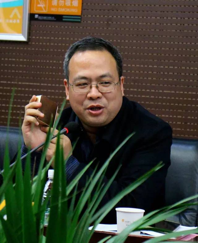 看看上面這位，就是我們1066最紅的男人——付總。