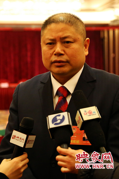 全國政協(xié)委員，河南弘昌集團、信陽毛尖集團董事長陳世強