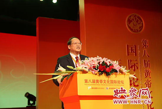 臺灣大學哲學系教授、美國耶魯大學哲學博士傅佩榮做演講
