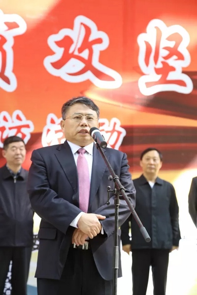 省委宣傳部副部長(zhǎng)、省新聞出版廣電局局長(zhǎng)朱夏炎宣布《打贏脫貧攻堅(jiān)戰(zhàn)》大型采訪活動(dòng)正式啟動(dòng)。