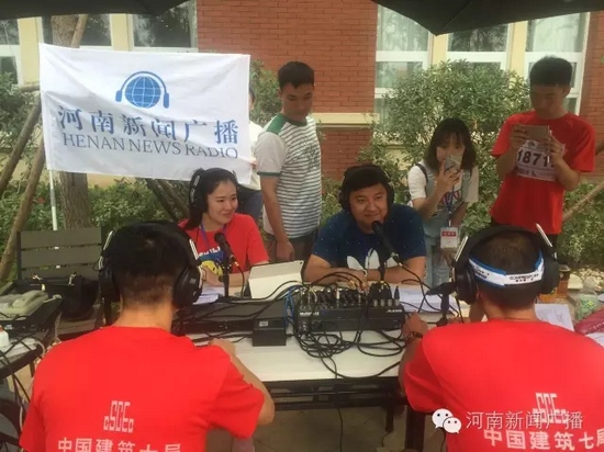 直播間被圍觀群眾包圍啦，是不是沒有看過我們的直播？