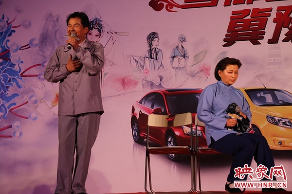 戲曲演員劉海功表演的《月下相會》經(jīng)典生動，詼諧幽默。