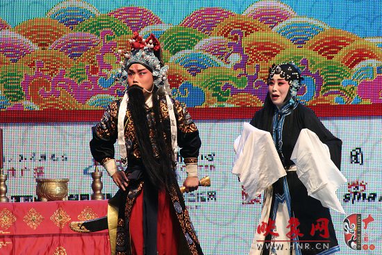 張派傳人方素珍（左）、馬瑞（右）演唱折子戲《韓琪殺廟》一折