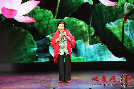 著名越調(diào)表演藝術(shù)家、越調(diào)皇后毛愛(ài)蓮演唱《白奶奶醉酒》選段“好一個(gè)俊俏的趙鳳英”
