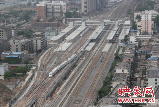 本次運(yùn)行試驗(yàn)由2列CRH2A型動車組擔(dān)當(dāng)，計劃試驗(yàn)速度為每小時200公里。
