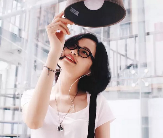當然，怎么能少的了美女出鏡？