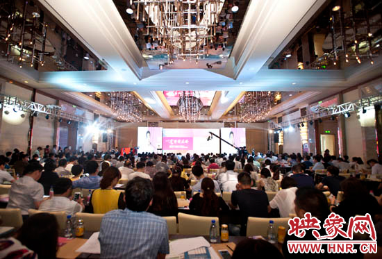 5月28日，一場河南企業(yè)家的盛會在鄭州舉辦，群象島2015夏季峰會以奮斗者為本致敬奮斗者。