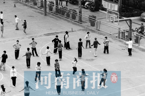 有學(xué)校擔(dān)心，個(gè)人進(jìn)校園鍛煉，安全隱患大