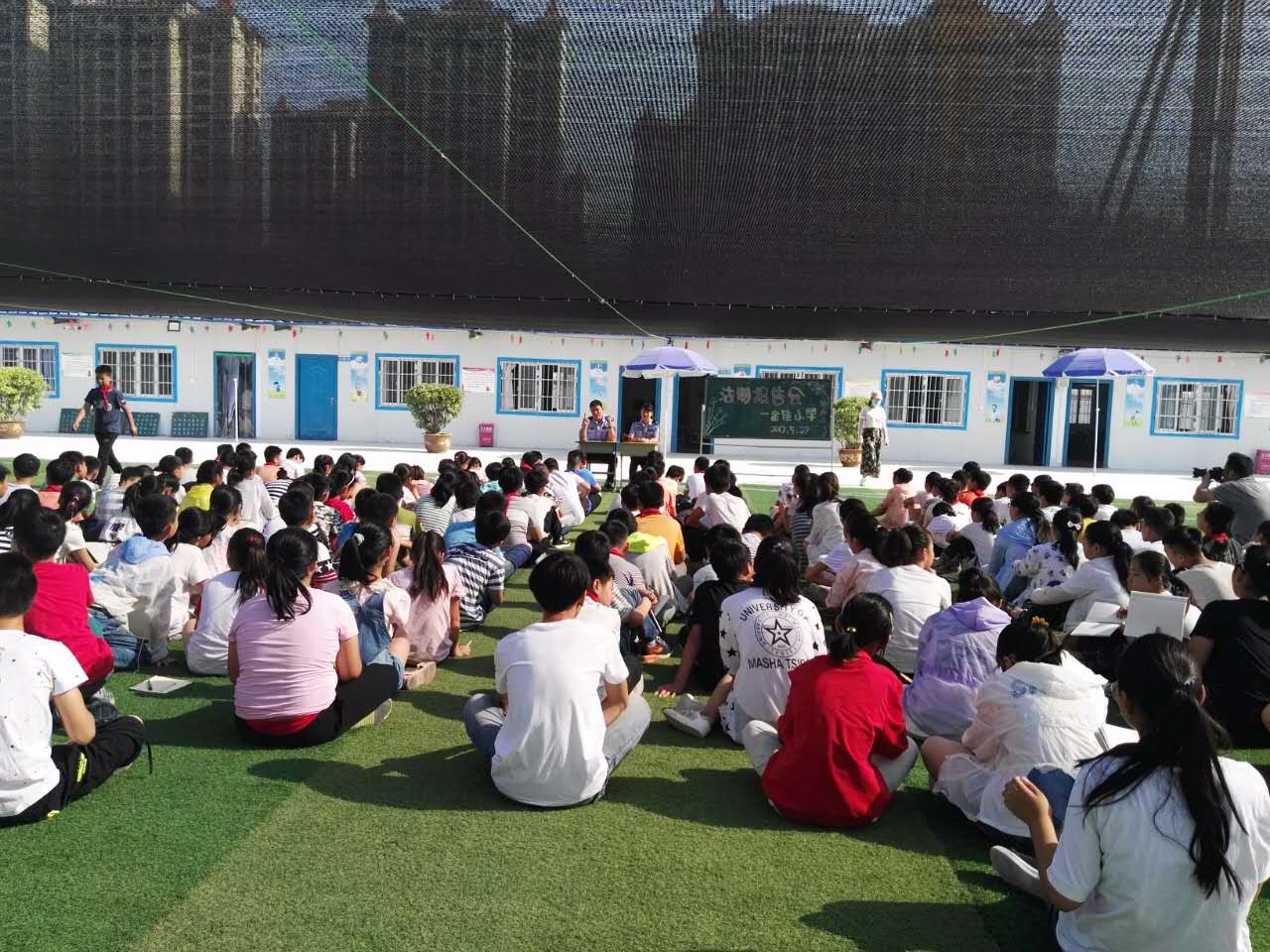 學(xué)生聽(tīng)得津津有味 學(xué)生聽(tīng)得津津有味