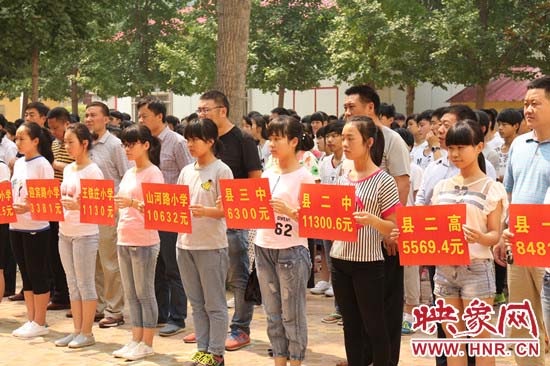 經(jīng)過一周的廣泛宣傳動(dòng)員，全縣教育系統(tǒng)共捐款174113元。