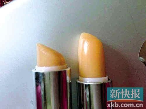 ■蘇小姐將其在專柜和聚美優(yōu)品購買的伊麗莎白雅頓唇膏對比，產(chǎn)品包裝和唇膏顏色明顯不同。