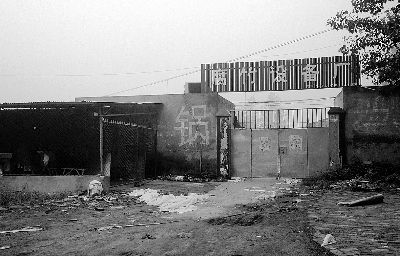 因?yàn)樯馐挆l，內(nèi)黃縣一家腐竹設(shè)備廠已關(guān)門歇業(yè)(隱蔽拍攝)