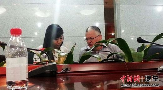車主提供在維權過程中接觸德國技術人員的照片。