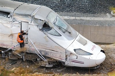 快速列車的車頭沒有受到太大損壞。