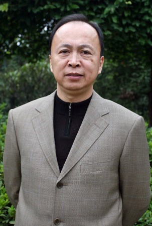 2007年11月5日，十七大黨代表湘西自治州州委書(shū)記童名謙。