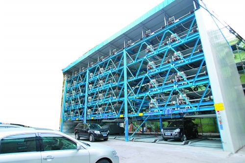 商務(wù)廳（北院）內(nèi)新建一個立體停車場，有68個停車位，但目前停車率不高。