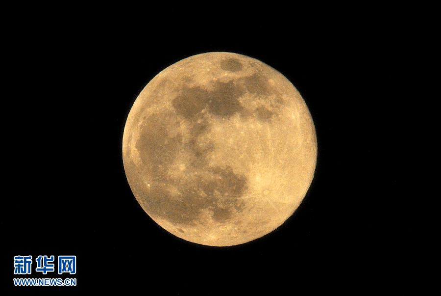 6月23日晚，云南省昆明市上空的圓月。
