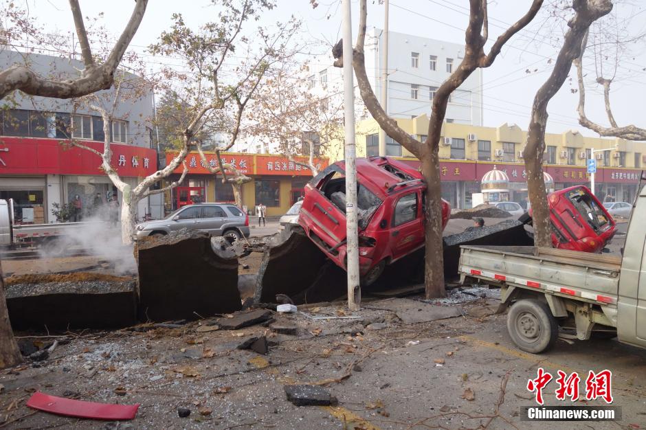 中石化黃濰輸油管線(xiàn)破裂起火原油泄漏致多人死亡