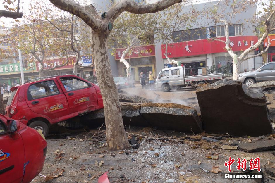 中石化黃濰輸油管線(xiàn)破裂起火原油泄漏致多人死亡