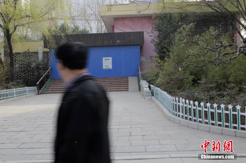 3月17日，河南鄭州動物園，原經(jīng)批準(zhǔn)用于大熊貓飼養(yǎng)的場館已經(jīng)關(guān)門。