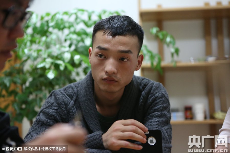 網(wǎng)絡紅人葉良辰現(xiàn)身浙江臺州，接受記者的專訪。