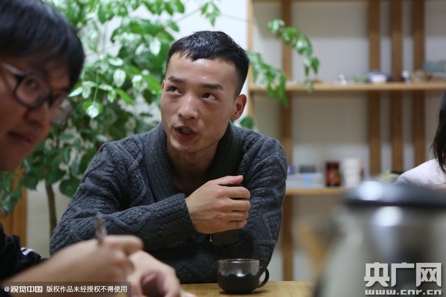 網(wǎng)絡紅人葉良辰現(xiàn)身浙江臺州，接受記者的專訪。