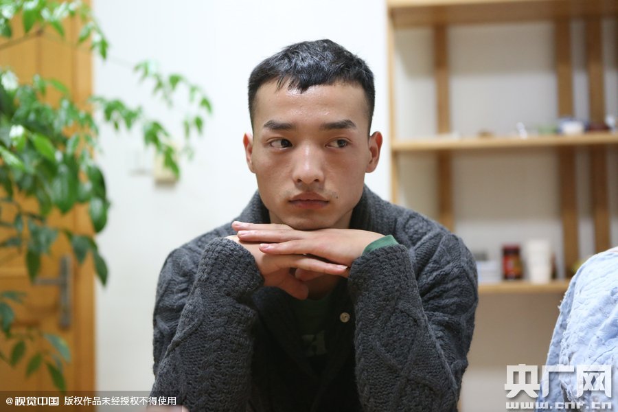 網(wǎng)絡紅人葉良辰現(xiàn)身浙江臺州，接受記者的專訪。