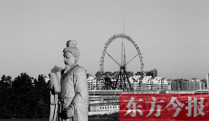 16日，從中原福塔基座平臺看向世紀歡樂園的景象