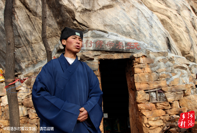 在這個山洞住多久，他沒有時間表，他說要看自己的內(nèi)心，修行夠了就離開，如果需要繼續(xù)修行，就從這里“安老病死