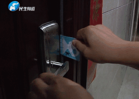 驚！一張卡片秒開(kāi)防盜門(mén) 你家的門(mén)還安全嗎？