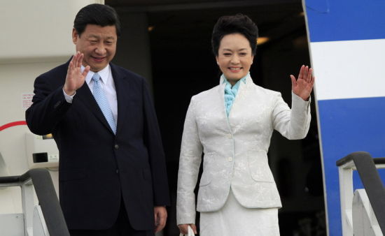習(xí)近平和夫人彭麗媛在坦桑尼亞。資料圖