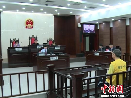 庭審中。 陳啟任 攝