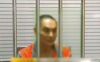 涉嫌窩藏罪的李明在接受訊問(wèn)。