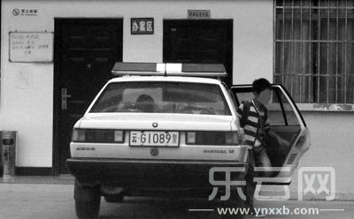 網(wǎng)友舉報云南紅河州森林公安警車私用。