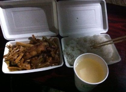 45元的盒飯,三菜一湯。