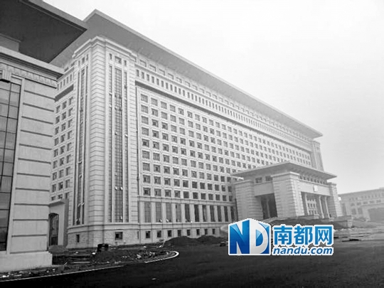 圖片顯示，湖南攸縣新建的發(fā)展中心樓群氣派，廣場(chǎng)龐大。 圖片來源：天涯論壇