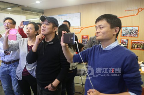 李連杰現(xiàn)身阿里巴巴，助陣雙十一。