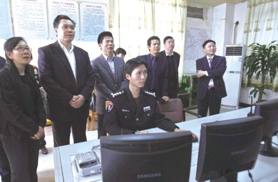 國家民政部農(nóng)村社區(qū)驗收評估組對南海區(qū)農(nóng)村社區(qū)建設(shè)進行檢查驗收。