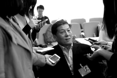 昨天，北京市高院院長(zhǎng)慕平接受媒體采訪。京華時(shí)報(bào)記者張斌攝