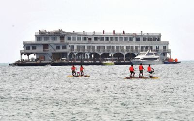 位于三亞市大東海附近海域的海上會所3月22日攝。新華社發(fā)