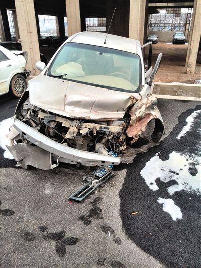 事發(fā)轎車。吳英供圖