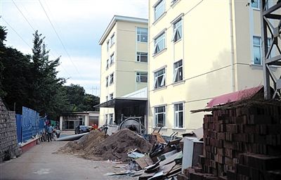 　該山莊目前正在建四星級賓館。新京報記者 吳江 攝