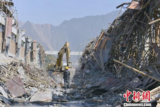 郴州一在建工地發(fā)生腳手架垮塌事故。鐘鐳　攝