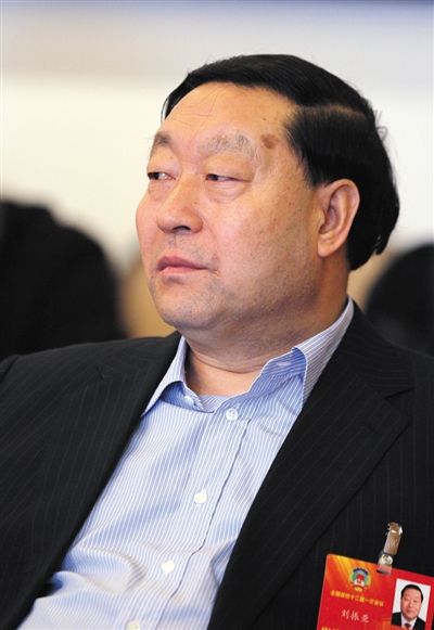 政協(xié)委員、國家電網(wǎng)公司董事長劉振亞說，原來其工資超過100萬，現(xiàn)在他是公司里降薪最多的。圖/CFP