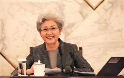 3月4日，十二屆全國(guó)人大三次會(huì)議在人民大會(huì)堂舉行新聞發(fā)布會(huì)，大會(huì)發(fā)言人傅瑩回答中外記者的提問(wèn)。