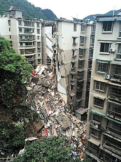  昨日，貴陽市云巖區(qū)一棟9層居民樓垮塌，16人失聯(lián)。新華社發(fā)