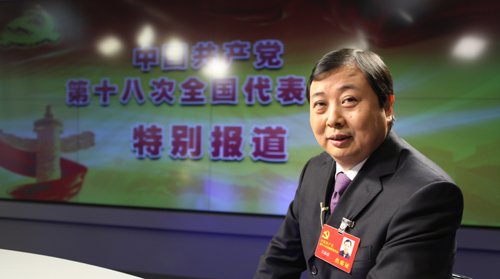 十八大代表，江蘇省江陰市華西村黨委書記、華西集團(tuán)董事長(zhǎng)吳協(xié)恩